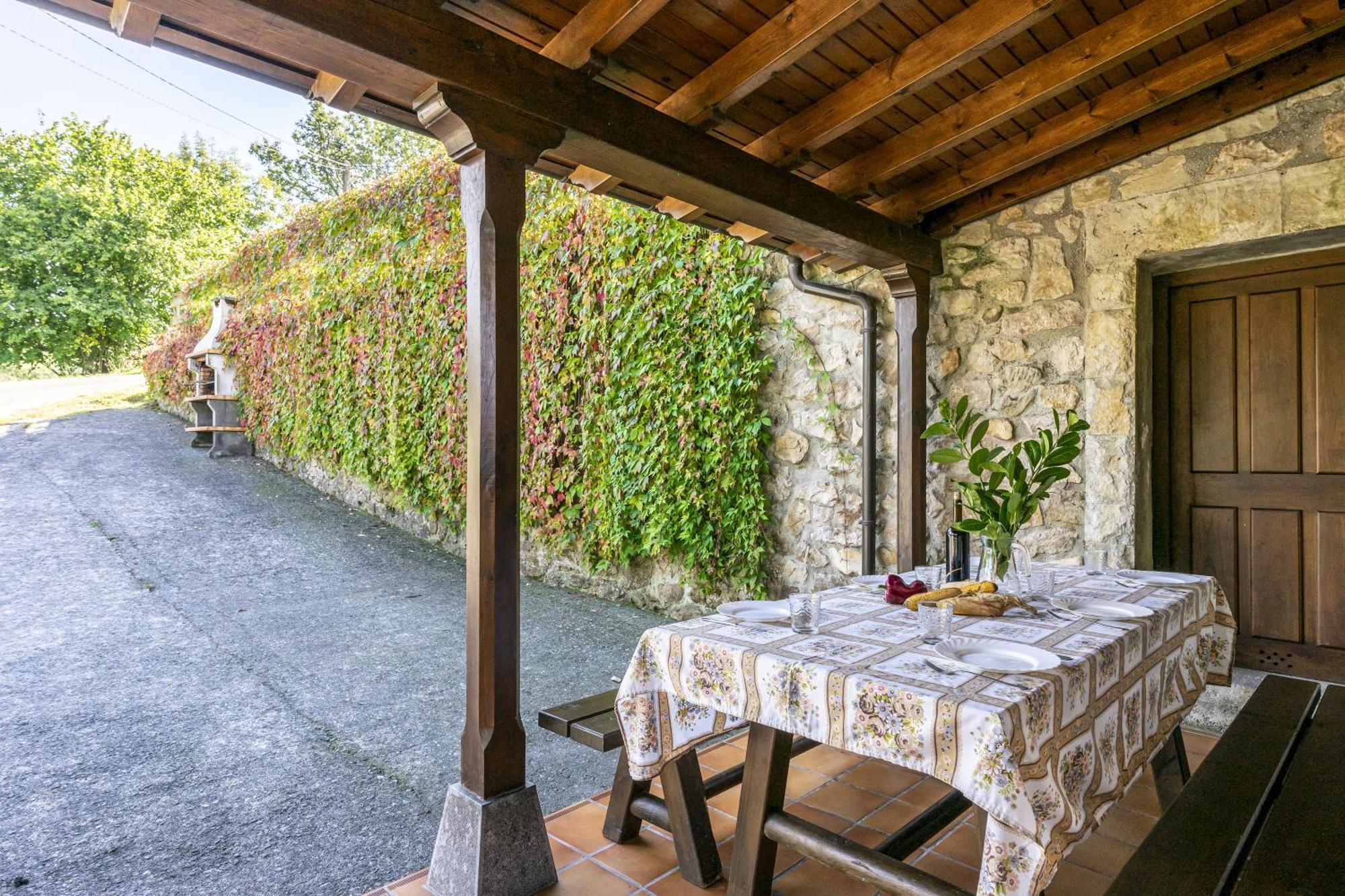 Casa Raquel Guest House Mestas De Con Exterior photo